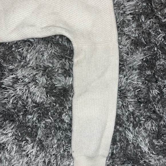 Cream cashmere turtle neck. - Picture 2 of 4